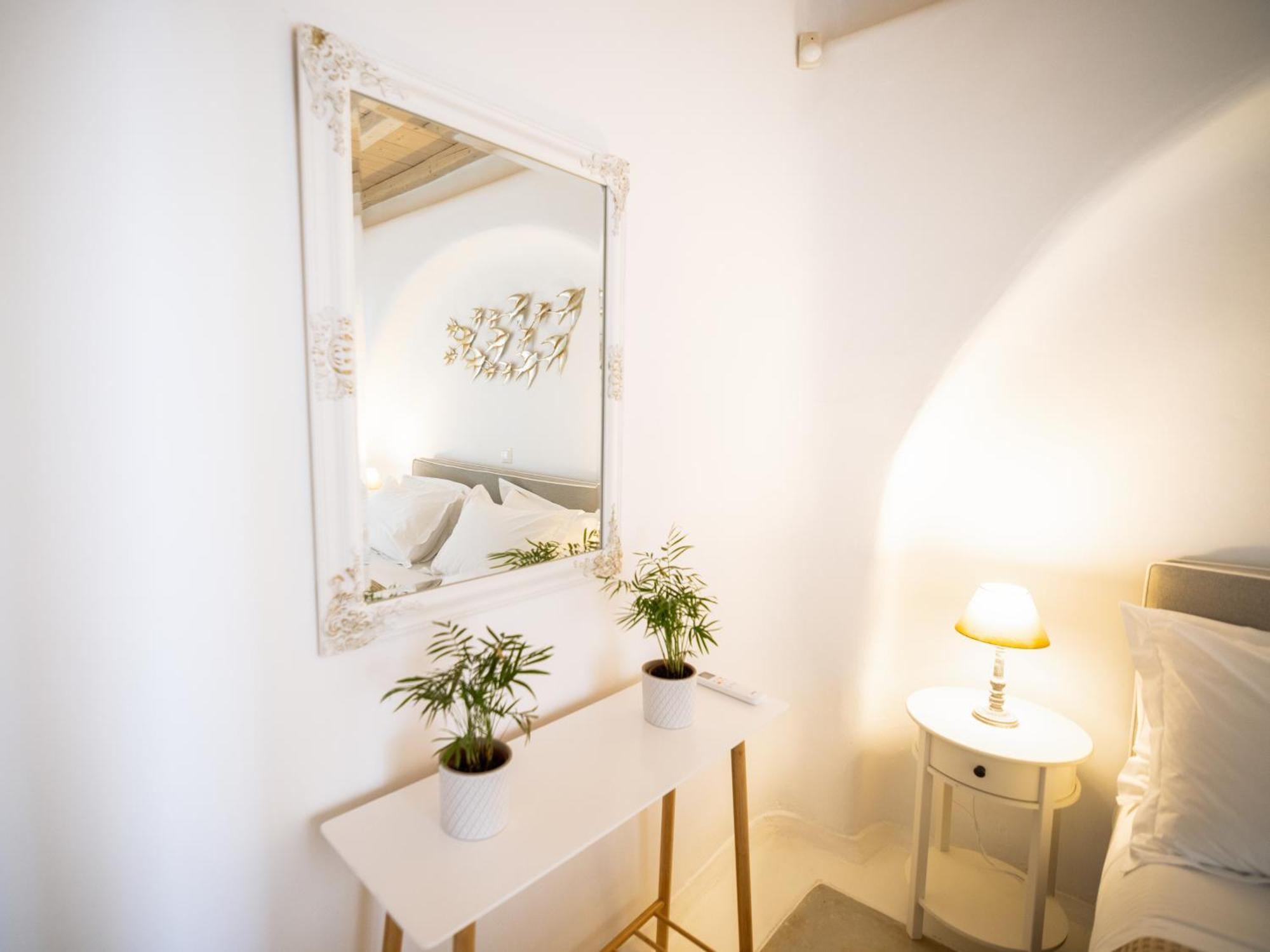White Rock & Hotel Houlakia (Mykonos)