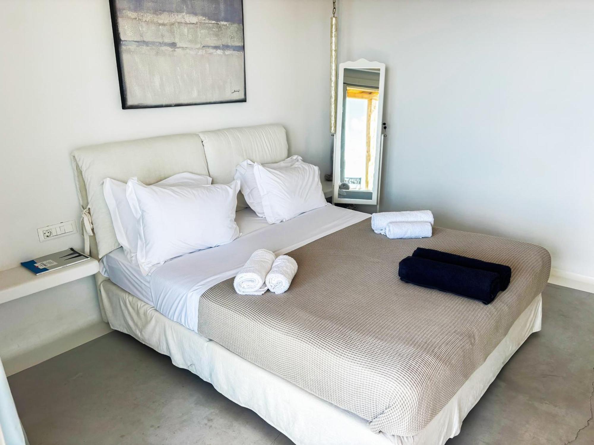 Hotel White Rock & *
