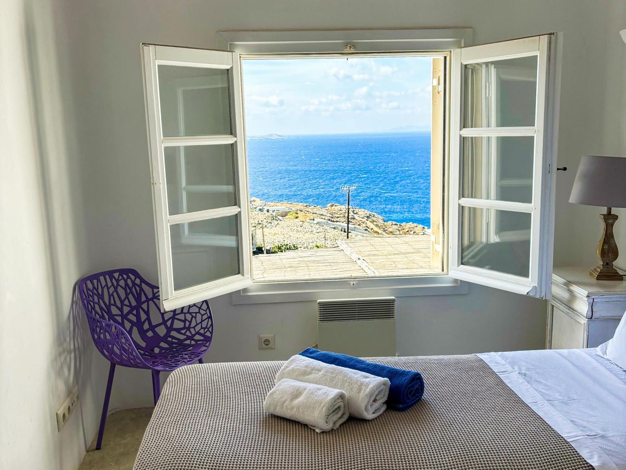 White Rock & Hotel Houlakia (Mykonos)